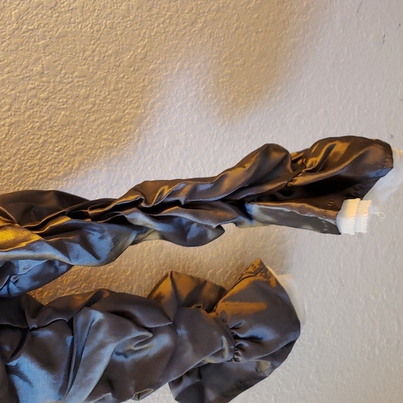 It Inspired Silver Gray Sateen Clown Costume w/Lace Cuffs/Hens and 2 Fur PomPoms - Picture 7 of 11